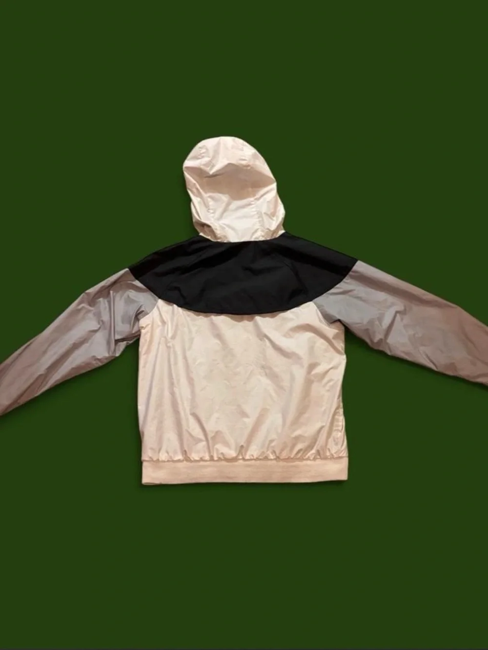 Nike Windbreaker Jacket in White, Black and Grey - Youth Large.